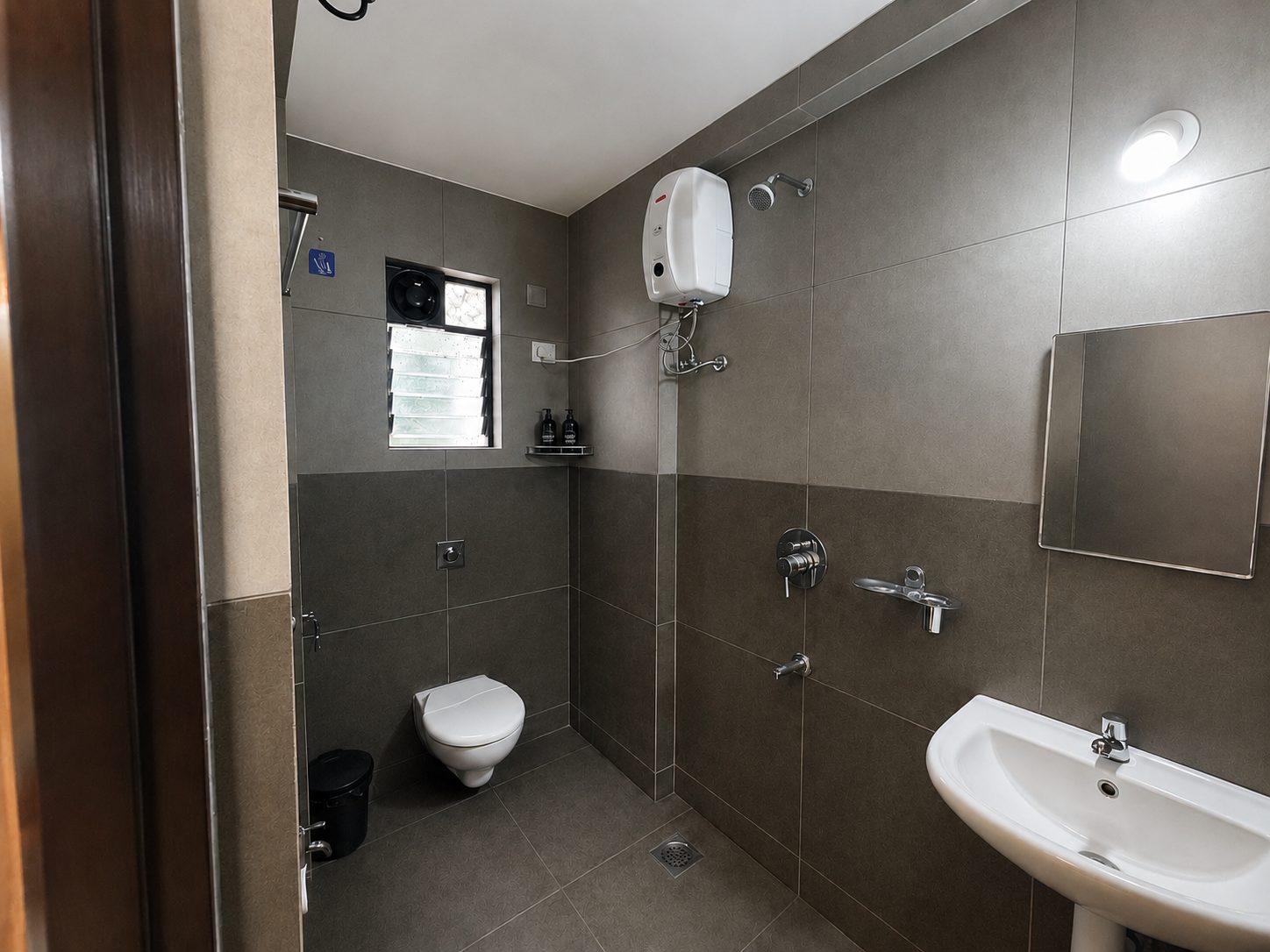 The Peaceside bathroom